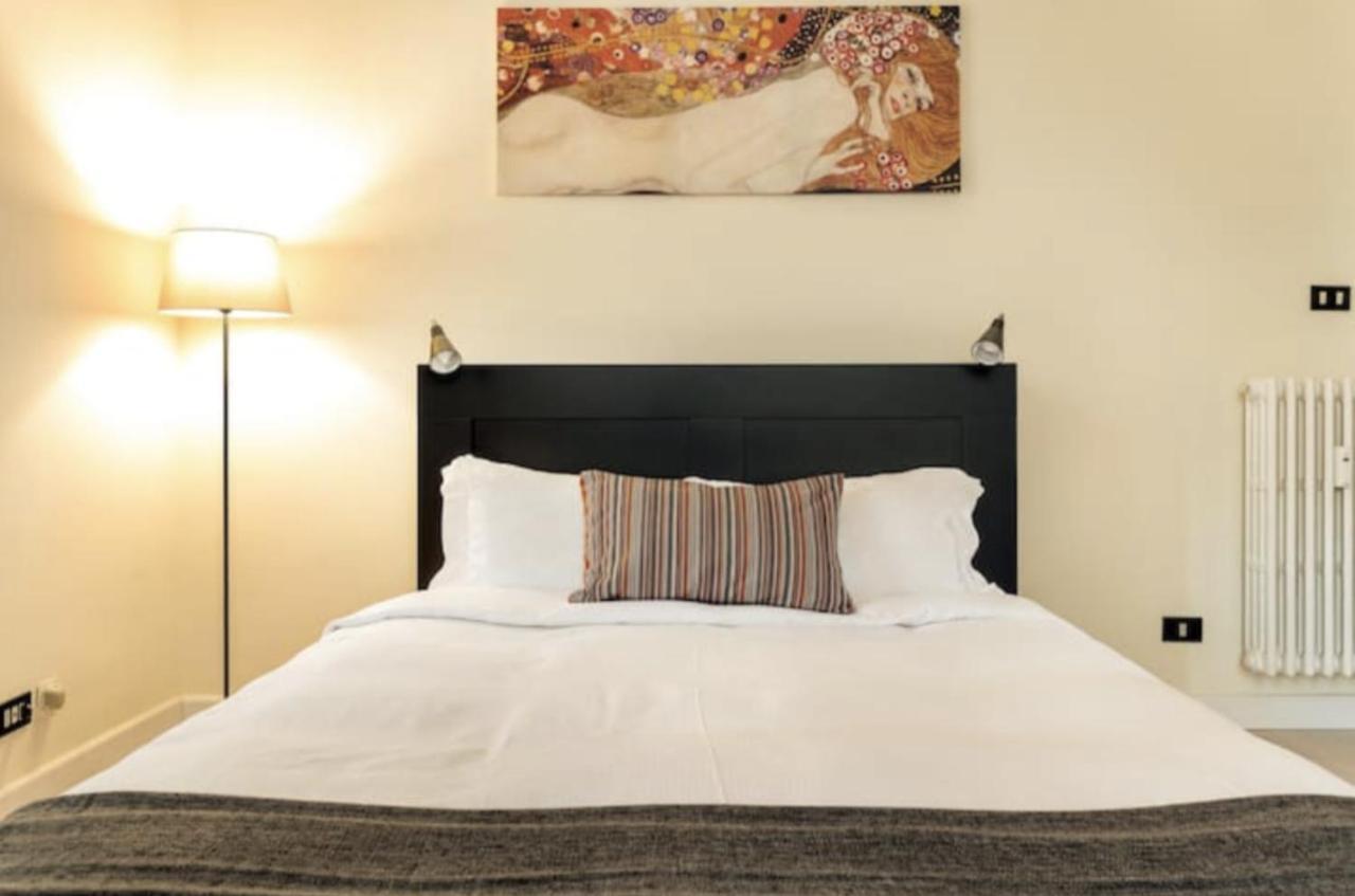 Sunny Flat In Elegant Building Close To Colosseum Rome Bagian luar foto