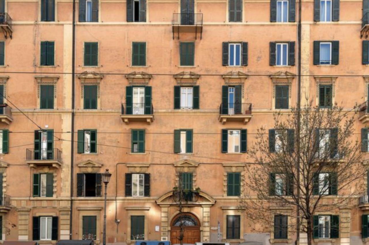 Sunny Flat In Elegant Building Close To Colosseum Rome Bagian luar foto