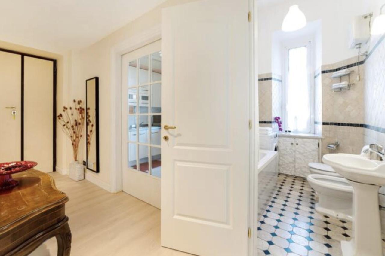 Sunny Flat In Elegant Building Close To Colosseum Rome Bagian luar foto